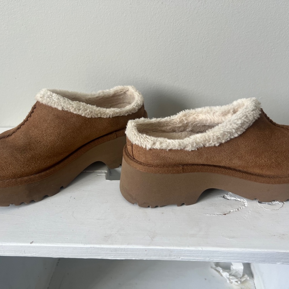 Ugg Clogs - Picture 4 of 5